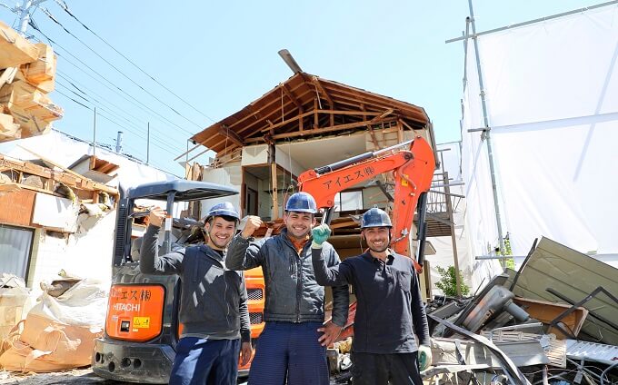 トルコ人スタッフ3人ポーズ写真